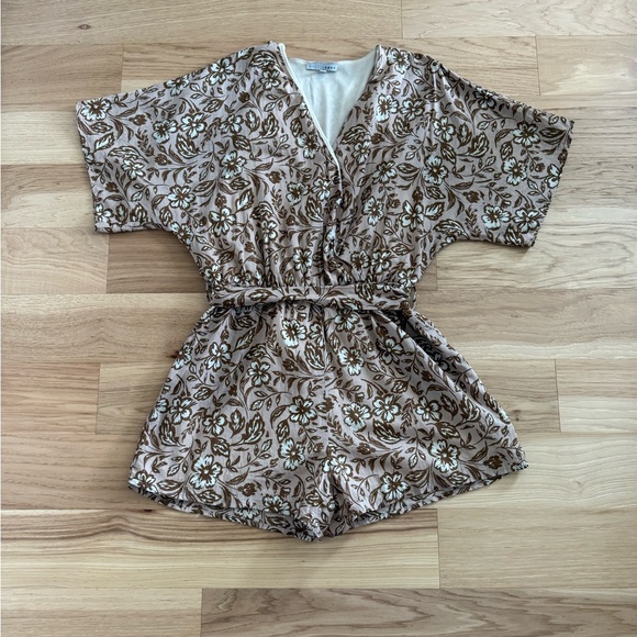 Baltic Born Connor Romper Taupe Floral size XL
Bohemian Boho - Picture 8 of 12